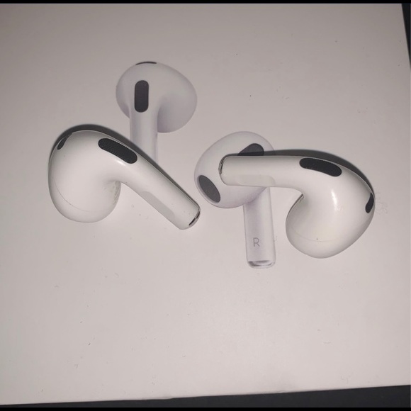 AirPods 3rd gen - Picture 3 of 4